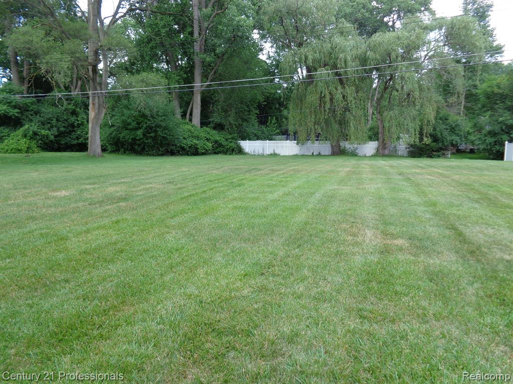 16782 Inkster Road Redford, MI 48240 - Photo 7 of 43