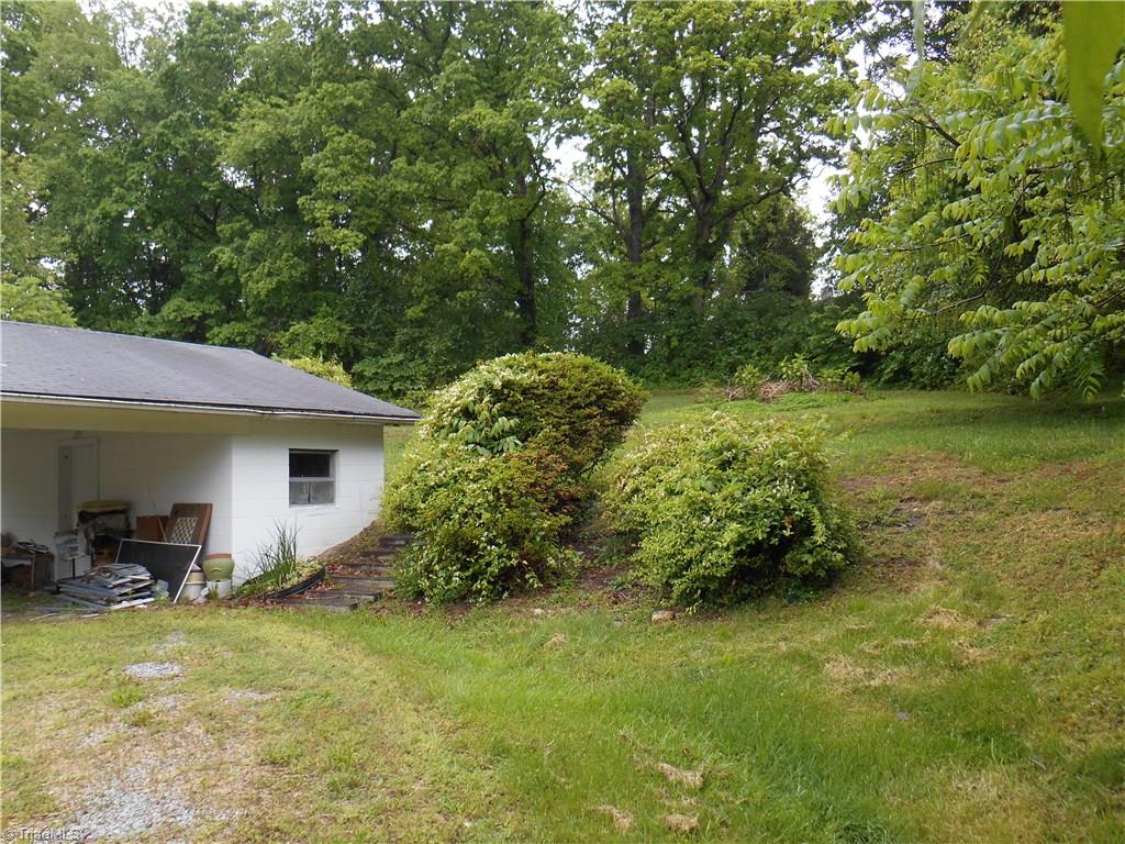 1251 Linville Road Mount Airy, NC 27030 - Photo 5 of 20 Gallery Image 5