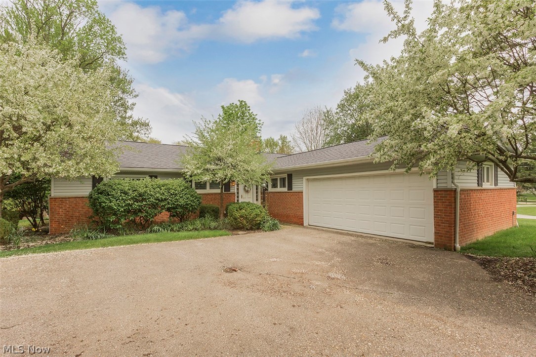 28725 Bolingbrook Road Pepper Pike, OH 44124 - Photo 2 of 27