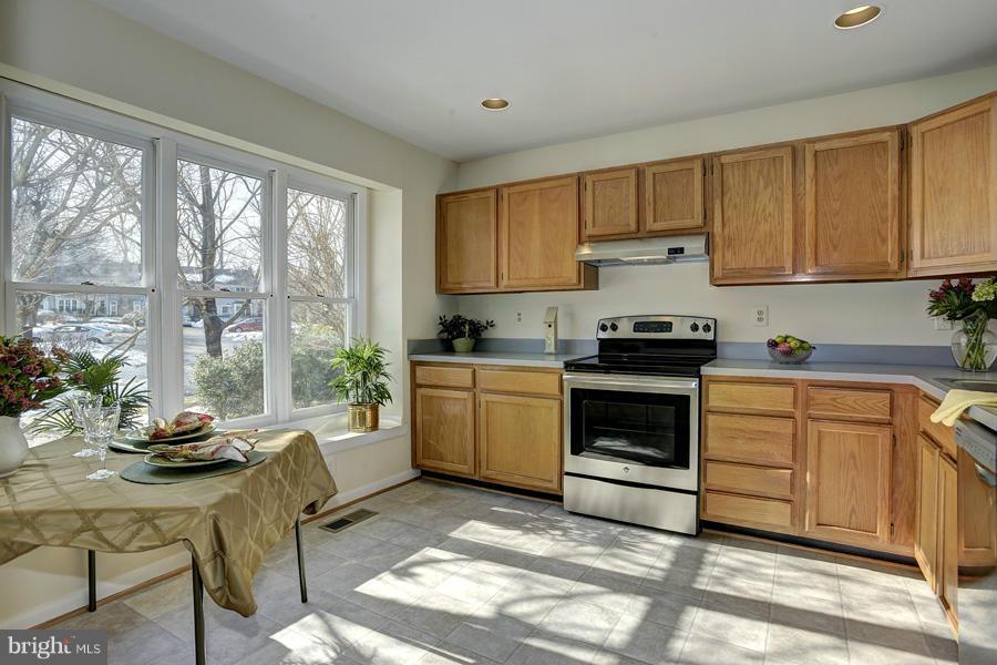 9034 Saffron Lane Silver Spring, MD 20901 - Photo 2 of 30 Kitchen