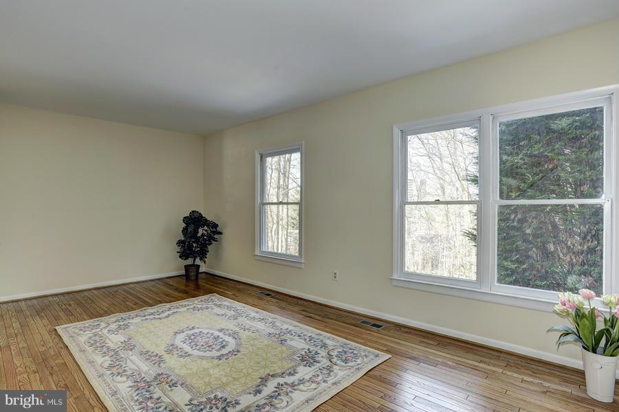 9034 Saffron Lane Silver Spring, MD 20901 - Photo 15 of 30 Living Room
