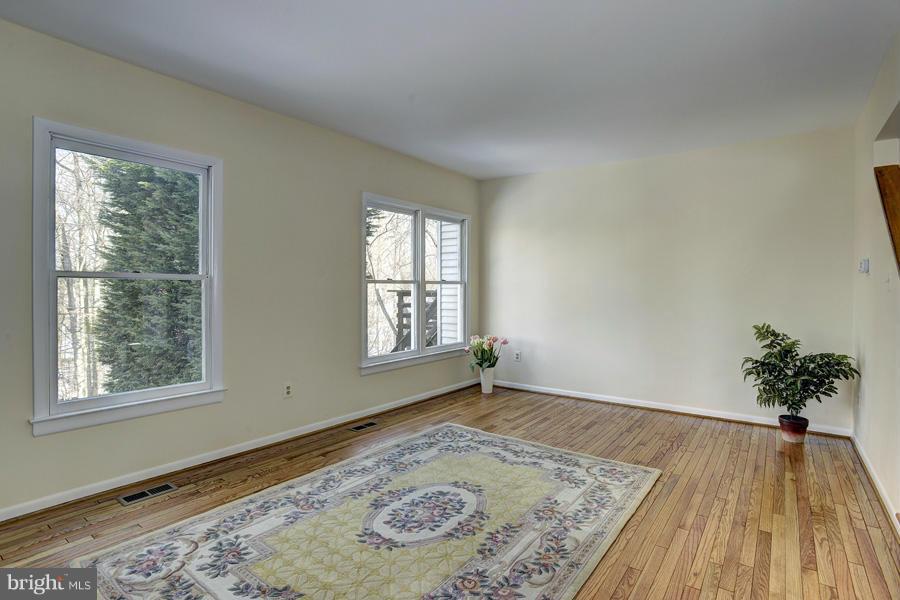 9034 Saffron Lane Silver Spring, MD 20901 - Photo 5 of 30 Living Room