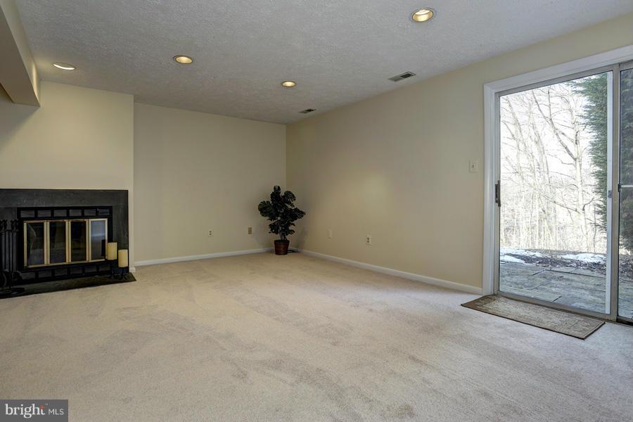 9034 Saffron Lane Silver Spring, MD 20901 - Photo 6 of 30 Family Room