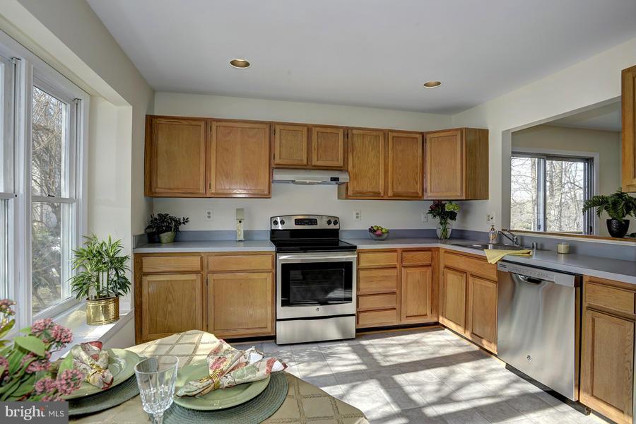 9034 Saffron Lane Silver Spring, MD 20901 - Photo 7 of 30 Kitchen