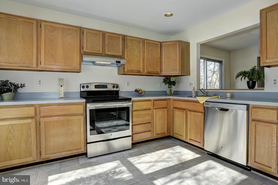 9034 Saffron Lane Silver Spring, MD 20901 - Photo 8 of 30 Kitchen