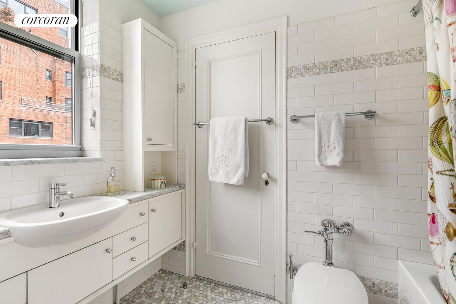 130 East 75th Street, Unit 10A Manhattan, NY 10021 - Photo 14 of 19