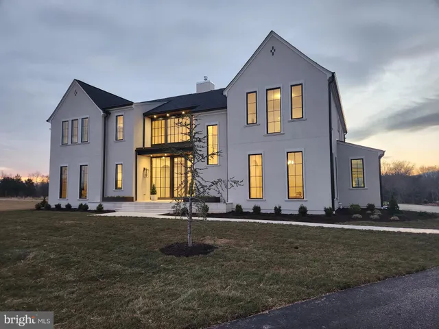 a front view of house with yard
