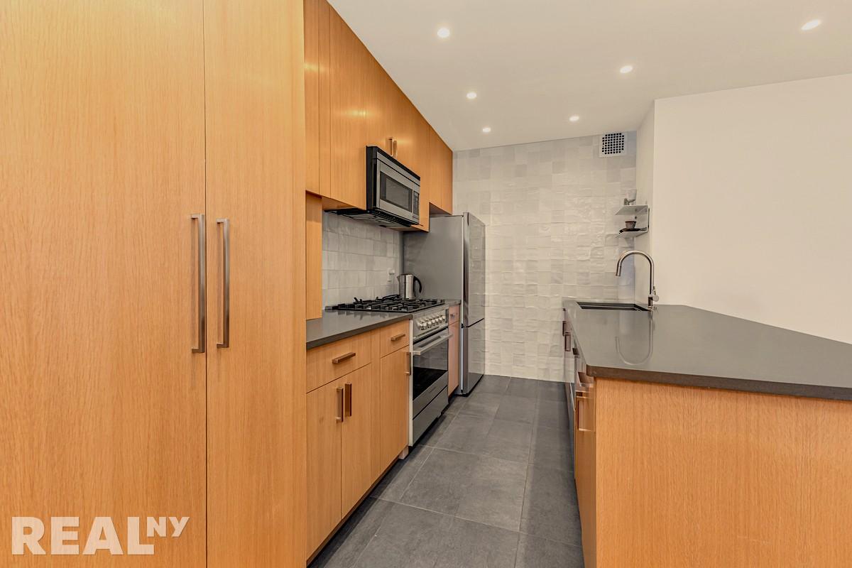 60 East 8th Street, Unit 31A Manhattan, NY 10003 - Photo 4 of 8 Photo 4