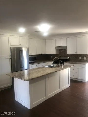 $1,900 | 610 Overland Drive, Henderson, NV 89002