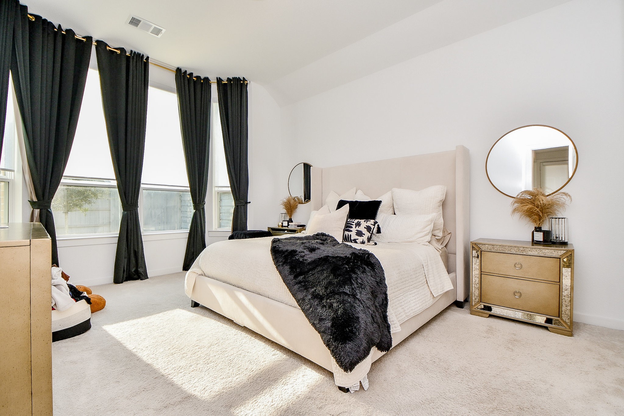 5102 Pomegranate Path Manvel, TX 77578 - Photo 20 of 33 a bedroom with a large bed and a large window