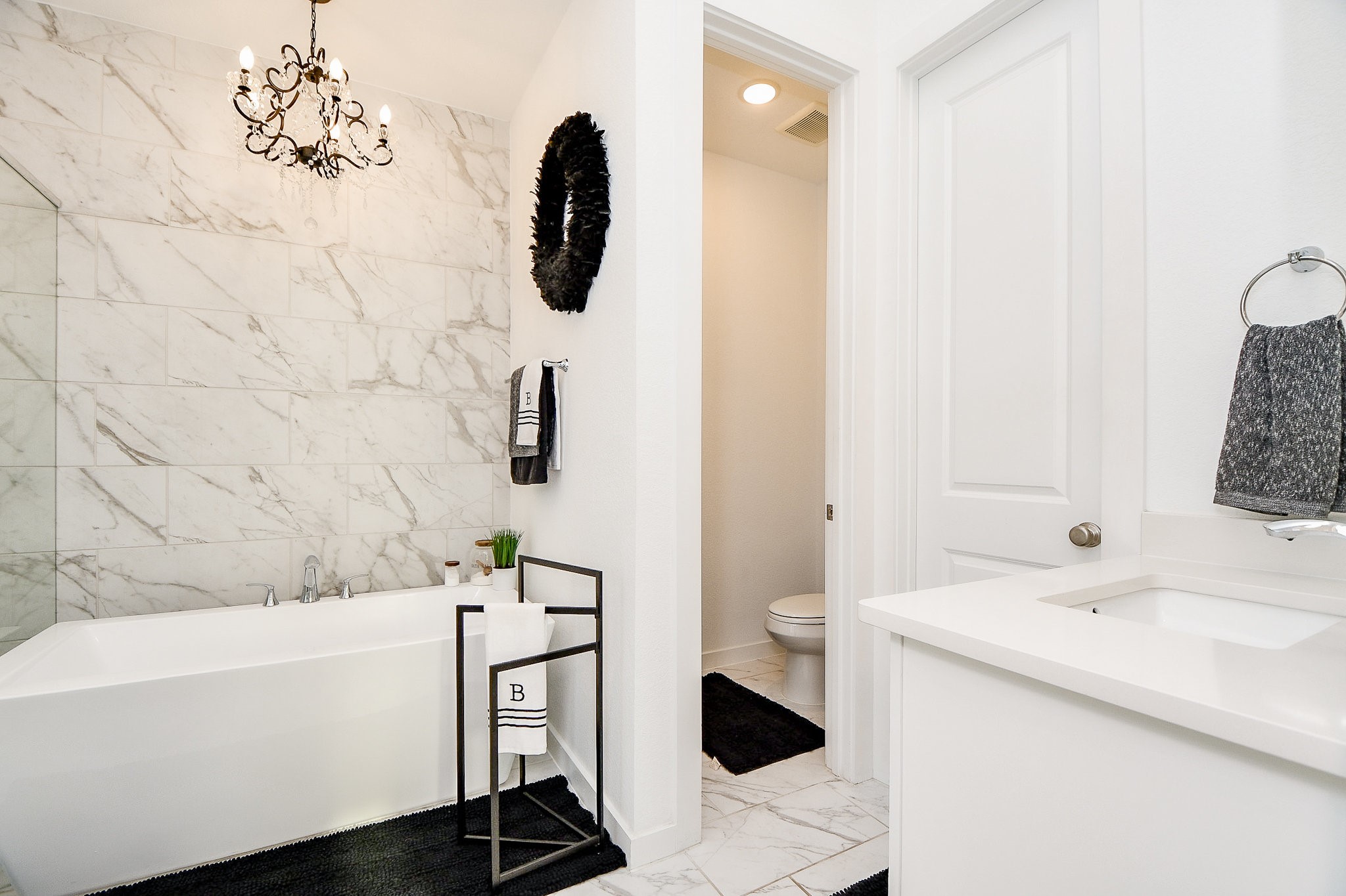5102 Pomegranate Path Manvel, TX 77578 - Photo 23 of 33 a bathroom with a sink and mirror with bathtub
