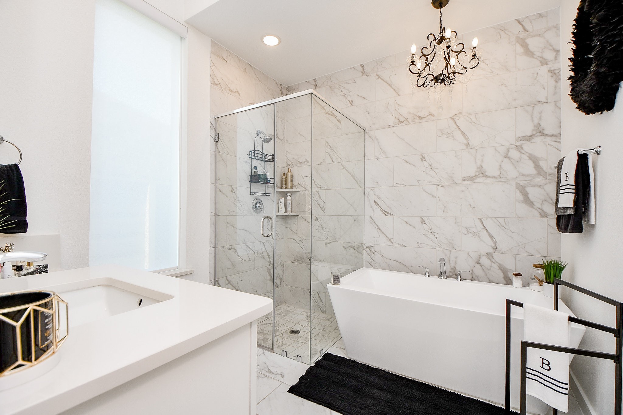 5102 Pomegranate Path Manvel, TX 77578 - Photo 24 of 33 a bathroom with a sink a mirror and a bathtub