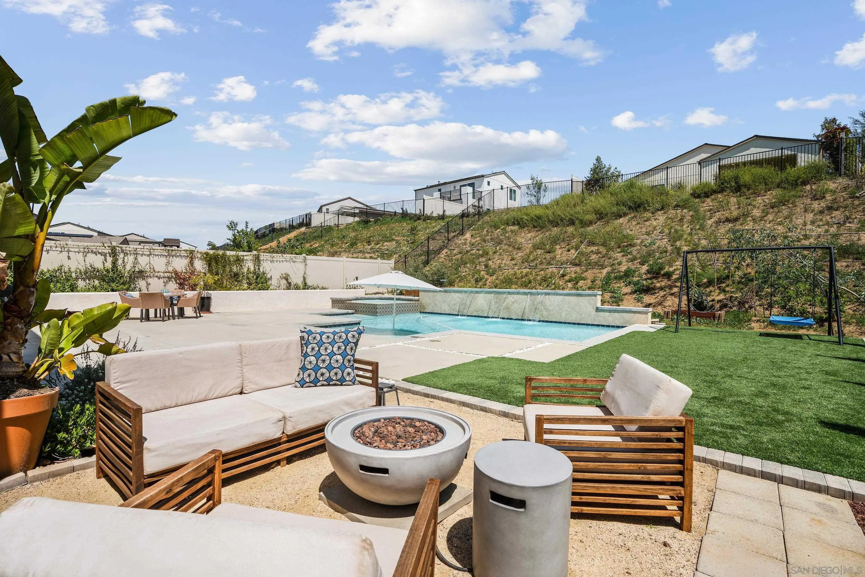 35111 Cooper Place Fallbrook, CA 92028 - Photo 2 of 48 Gallery Image 2