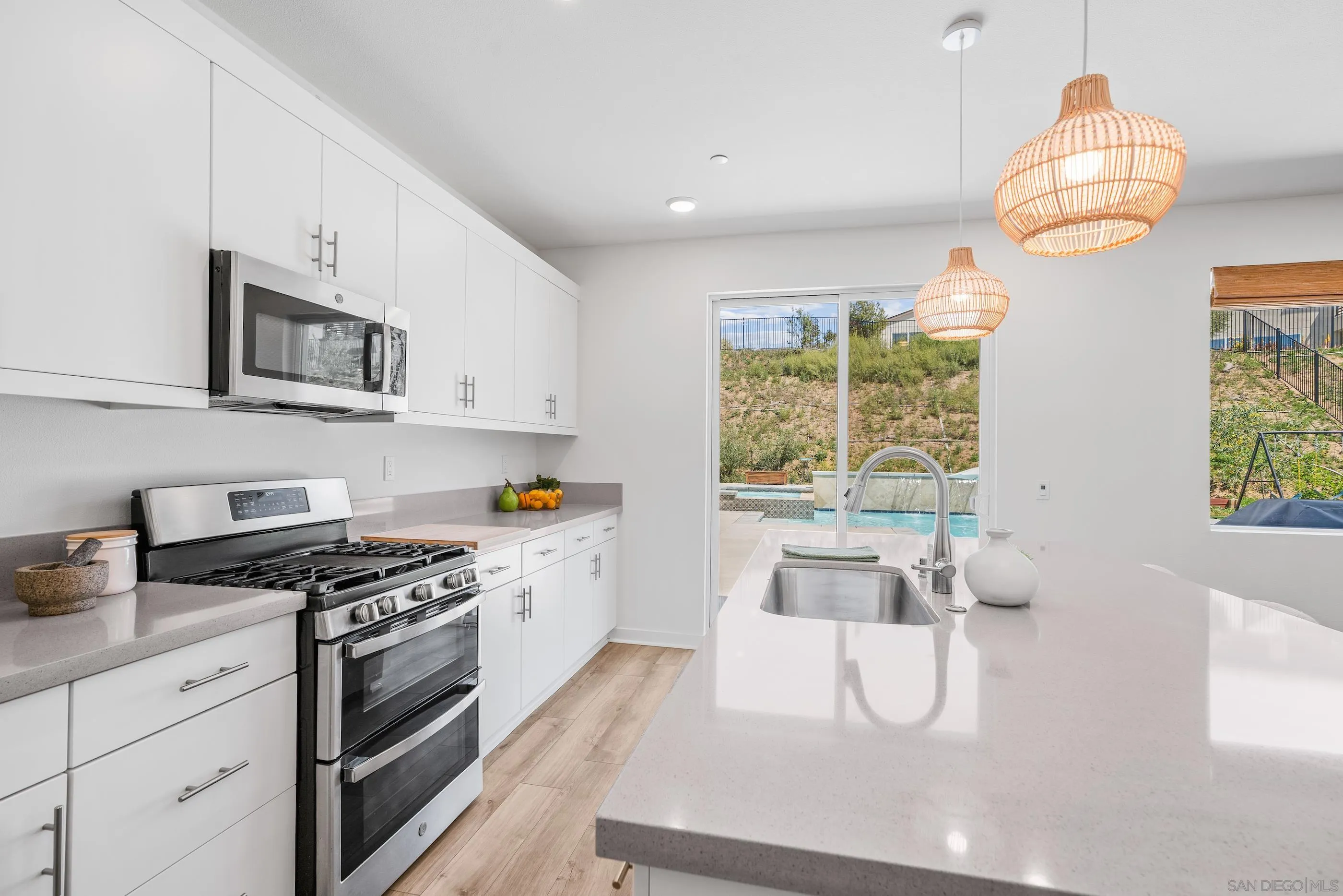 35111 Cooper Place Fallbrook, CA 92028 - Photo 5 of 48 Gallery Image 5