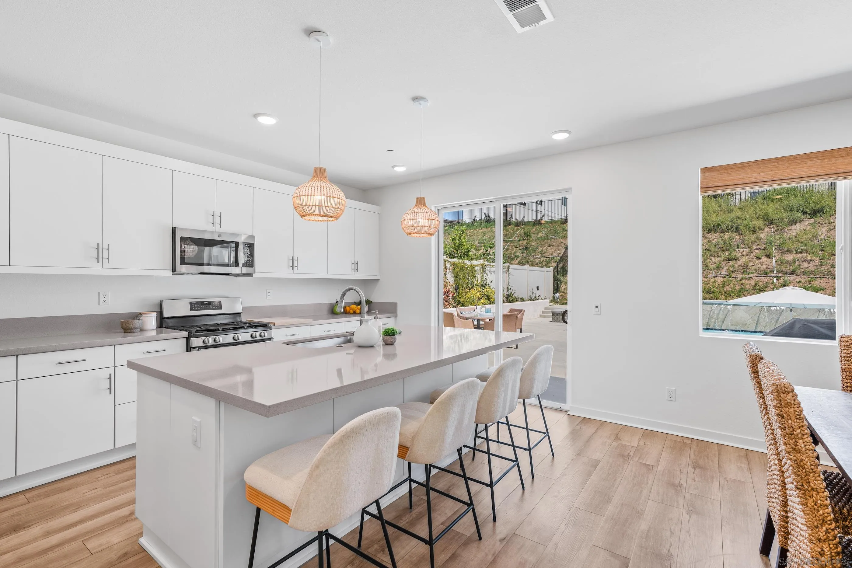 35111 Cooper Place Fallbrook, CA 92028 - Photo 6 of 48 Gallery Image 6