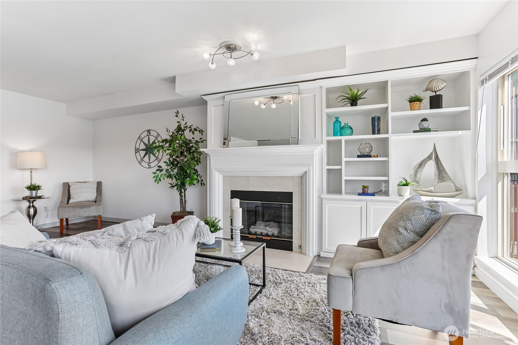 701 Galer Street, Unit 813 Seattle, WA 98109 - Photo 7 of 40