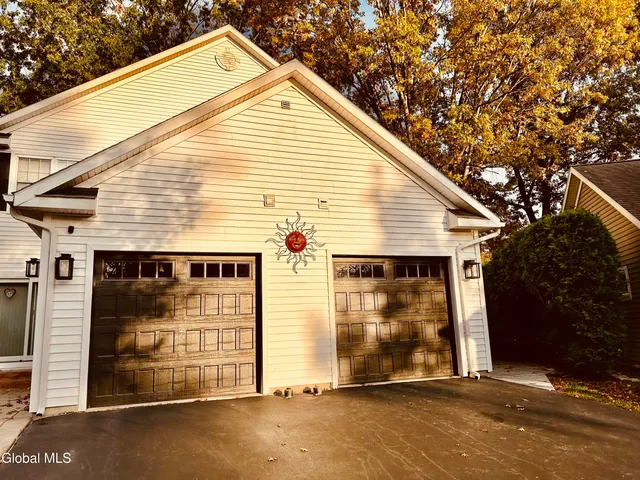 $3,400 | 80 Vanderbilt Avenue, Saratoga Springs, NY 12866