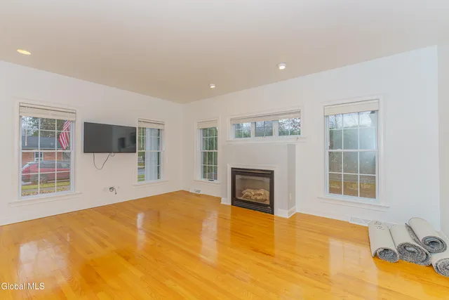 $3,400 | 80 Vanderbilt Avenue, Saratoga Springs, NY 12866