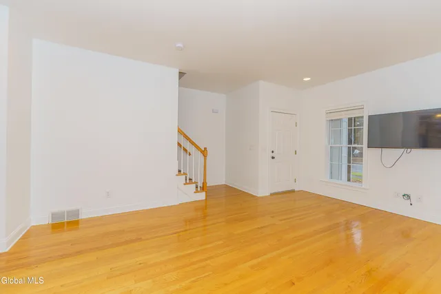 $3,400 | 80 Vanderbilt Avenue, Saratoga Springs, NY 12866