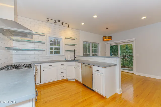 $3,400 | 80 Vanderbilt Avenue, Saratoga Springs, NY 12866