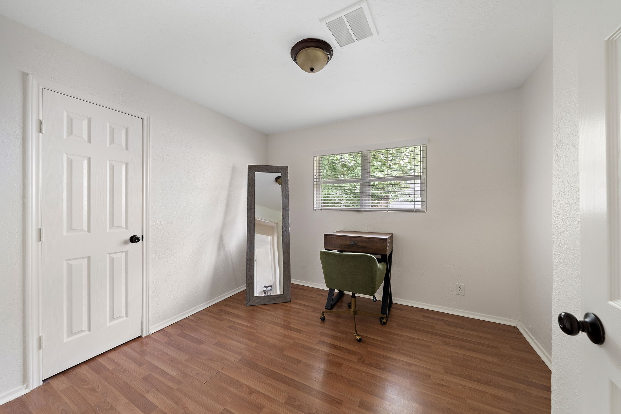 5914 Darnell Street Houston, TX 77074 - Photo 16 of 20 Bedroom #3 is currently used as an office