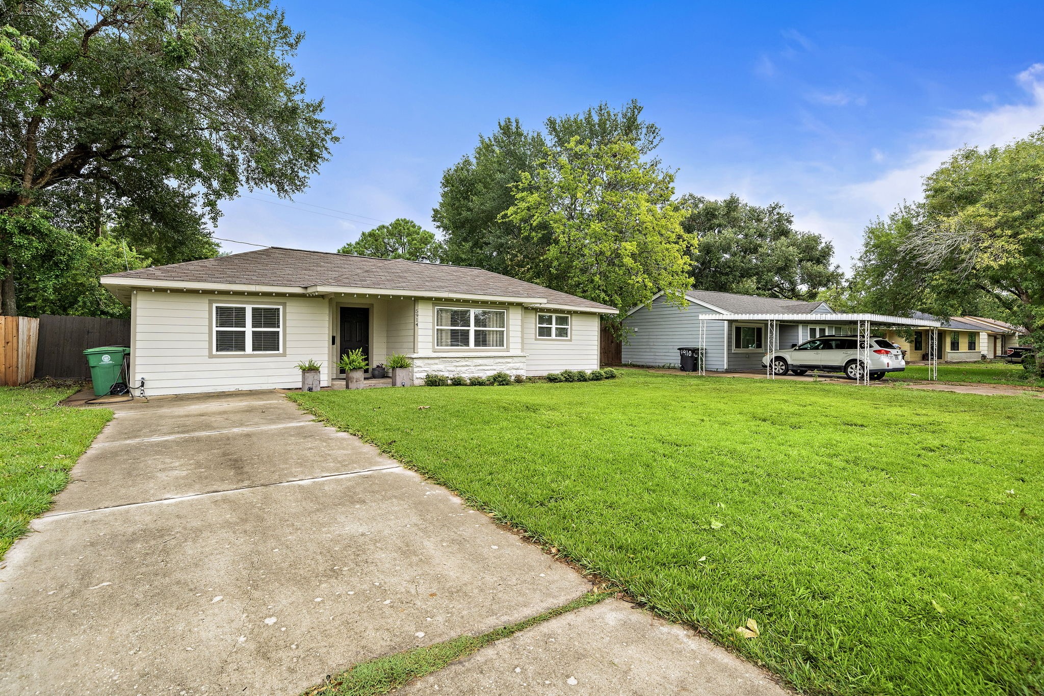 5914 Darnell Street Houston, TX 77074 - Photo 2 of 20