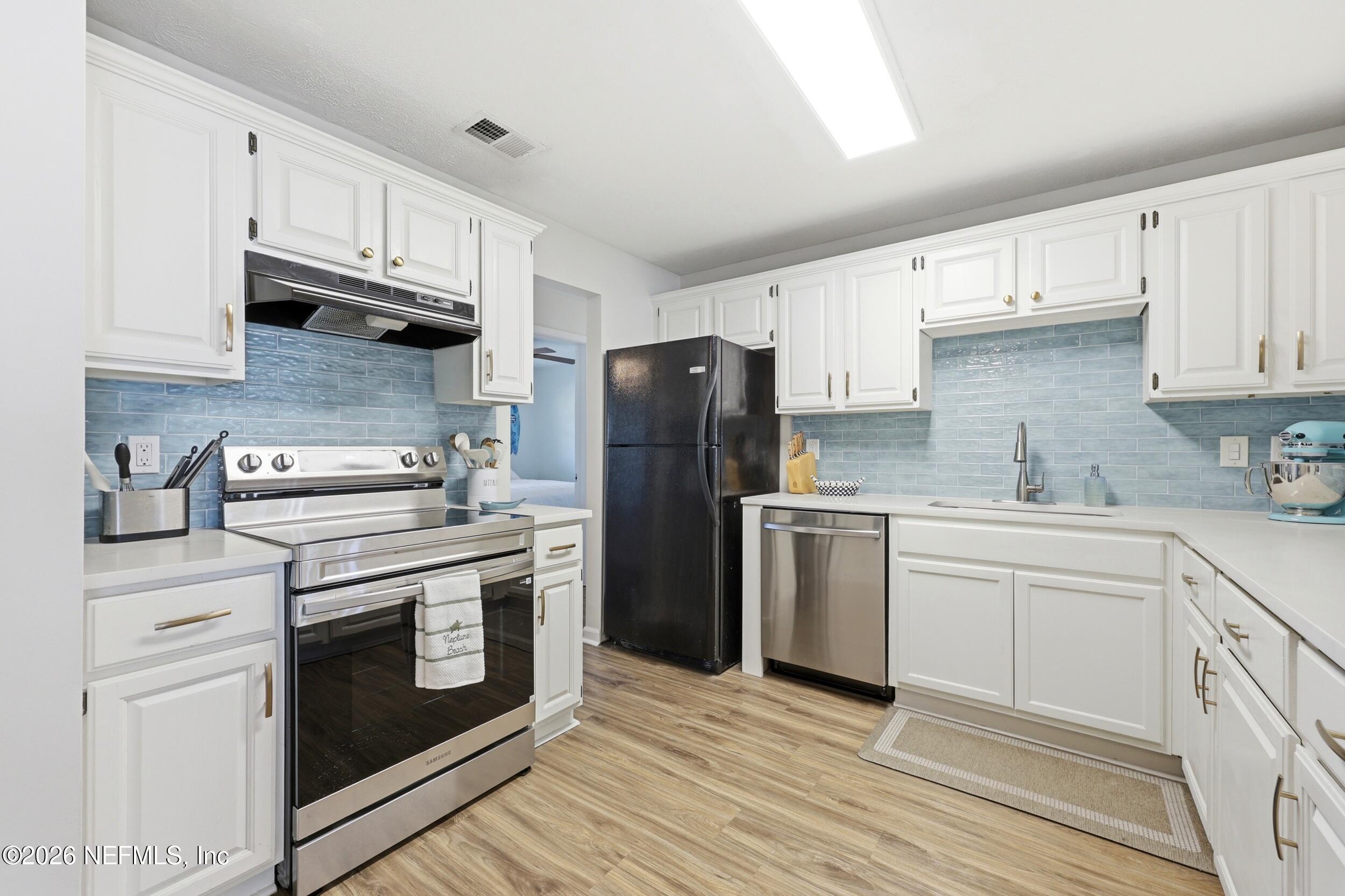 416 Driftwood Road Neptune Beach, FL 32266 - Photo 6 of 24 Updated Kitchen