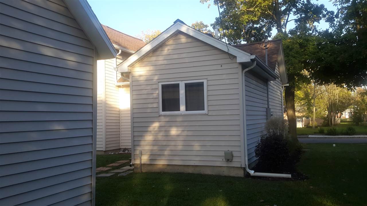 421 North 7th Street Decatur, IN 46733 - Photo 3 of 23