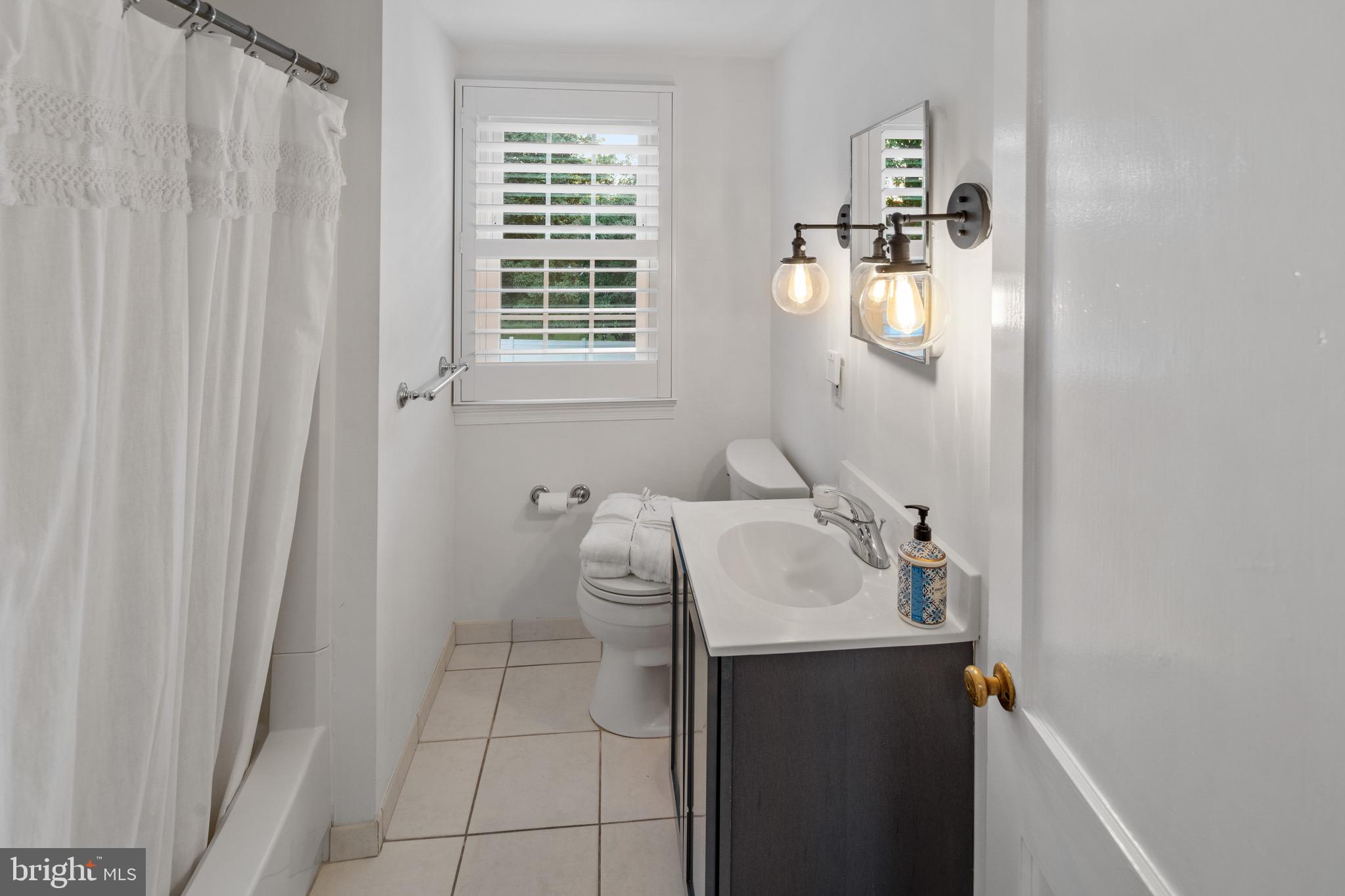 711 West Greenman Road Haddonfield, NJ 08033 - Photo 34 of 49 Upstairs Hall Bathroom
