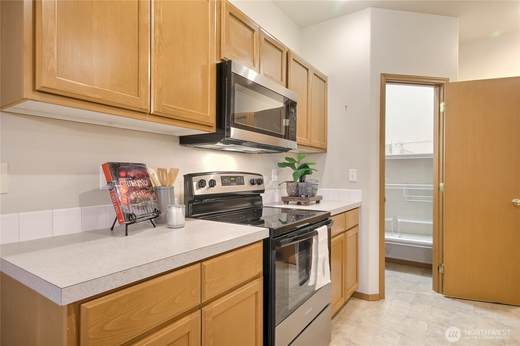 22817 Southeast 271st Place Maple Valley, WA 98038 - Photo 9 of 37