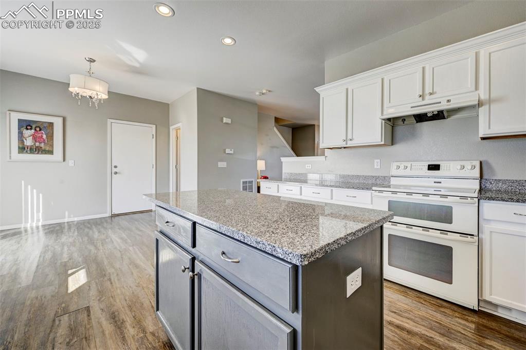 9332 Bethpage Road Peyton, CO 80831 - Photo 8 of 32 a kitchen with a sink stove and cabinets