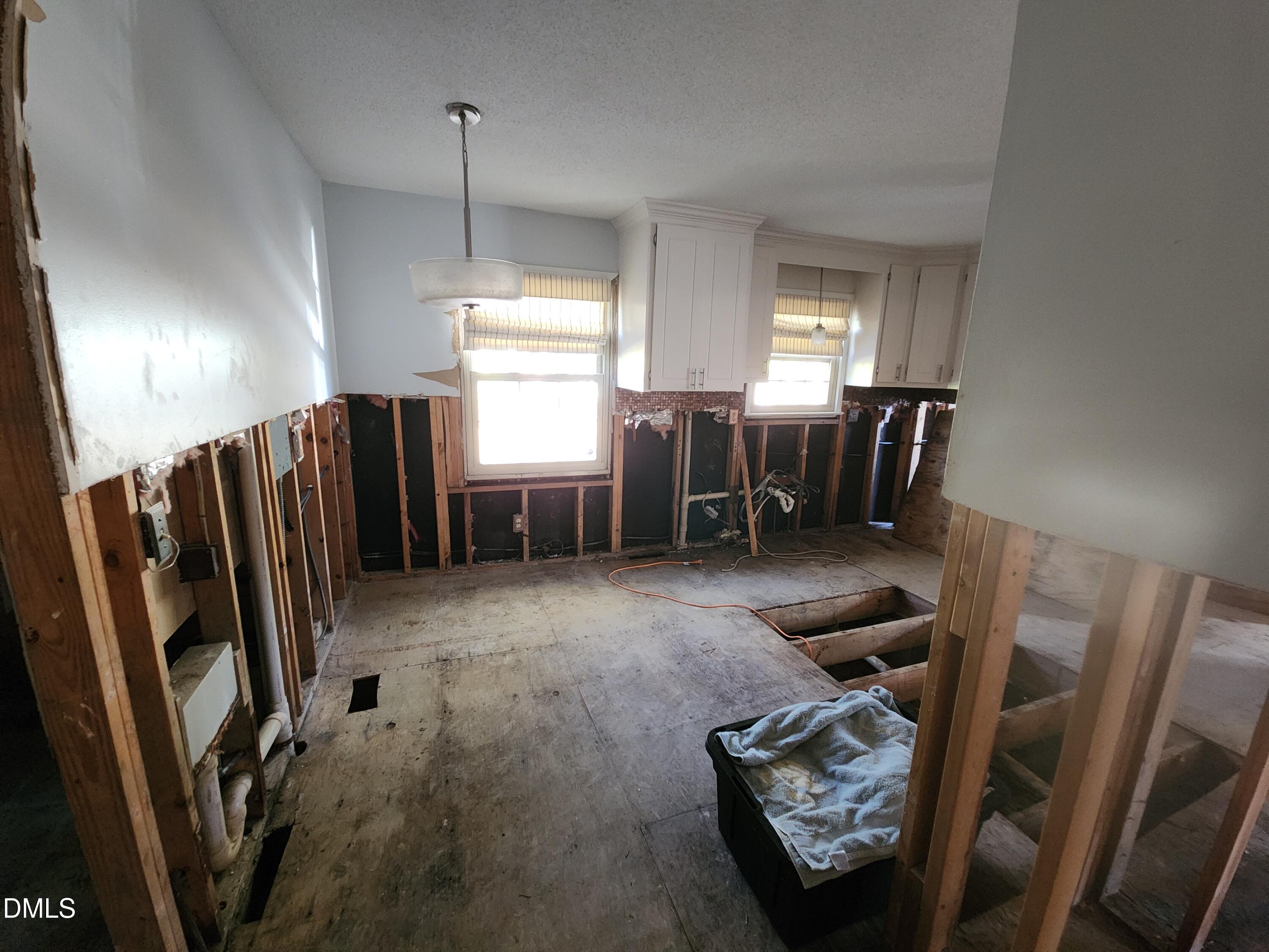 309 Rippling Stream Road Durham, NC 27704 - Photo 28 of 36 a dining room with furniture and window