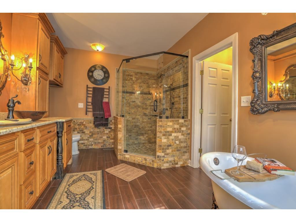 111 Stonebrook Loop Elizabethton, TN 37643 - Photo 19 of 36 master bath