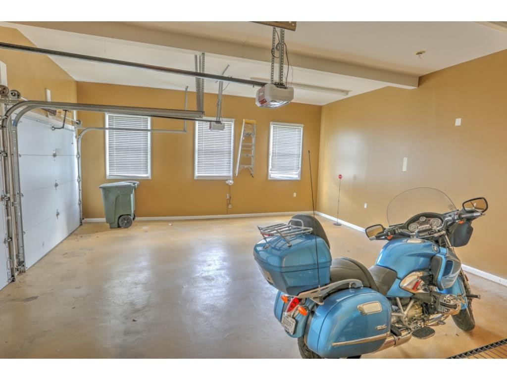 111 Stonebrook Loop Elizabethton, TN 37643 - Photo 22 of 36 garage