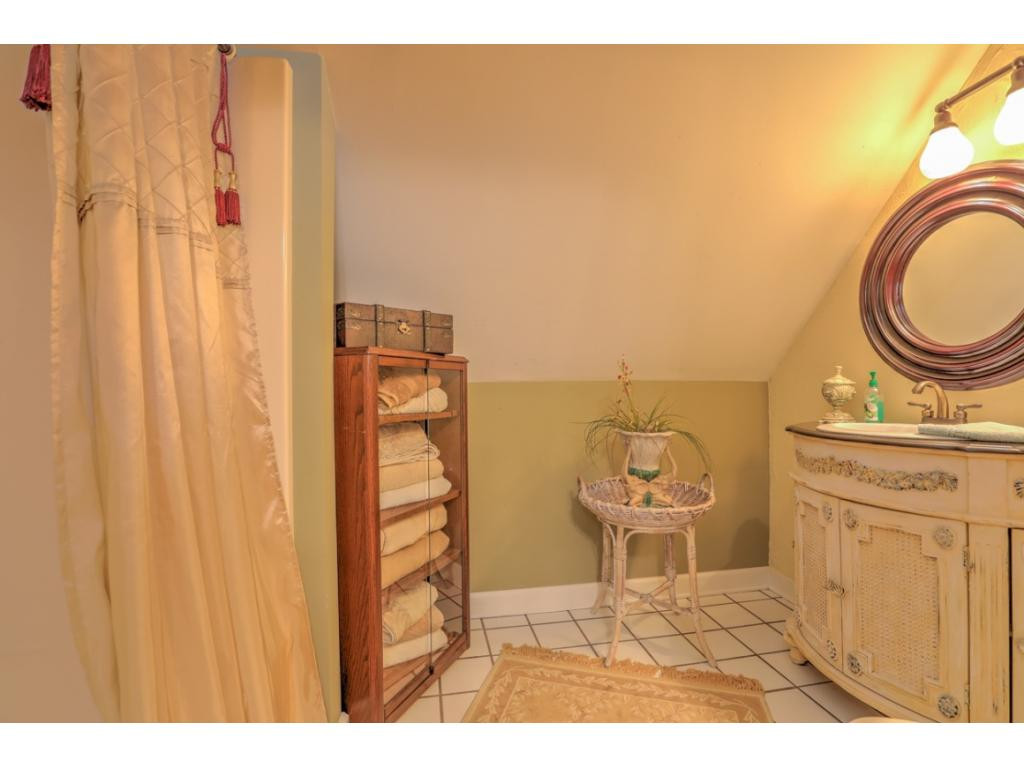111 Stonebrook Loop Elizabethton, TN 37643 - Photo 28 of 36 upstairs guest bathroom