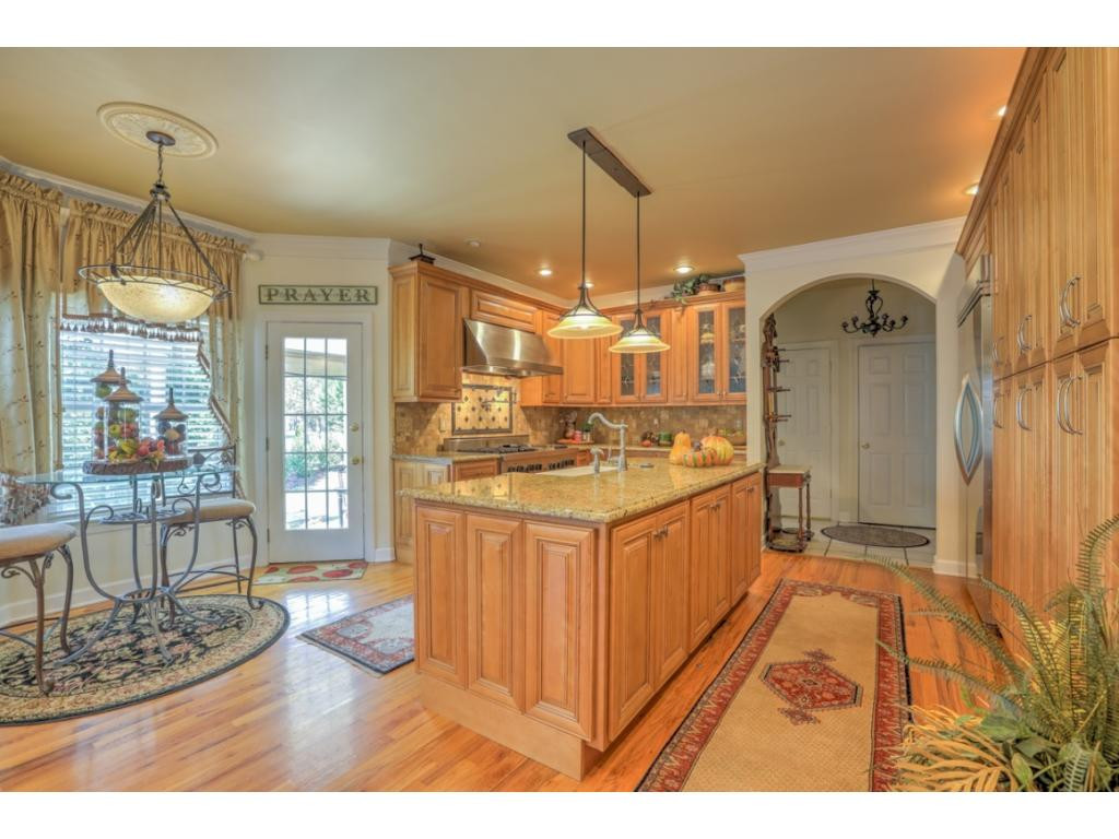 111 Stonebrook Loop Elizabethton, TN 37643 - Photo 10 of 36 kitchenbreakfast nook
