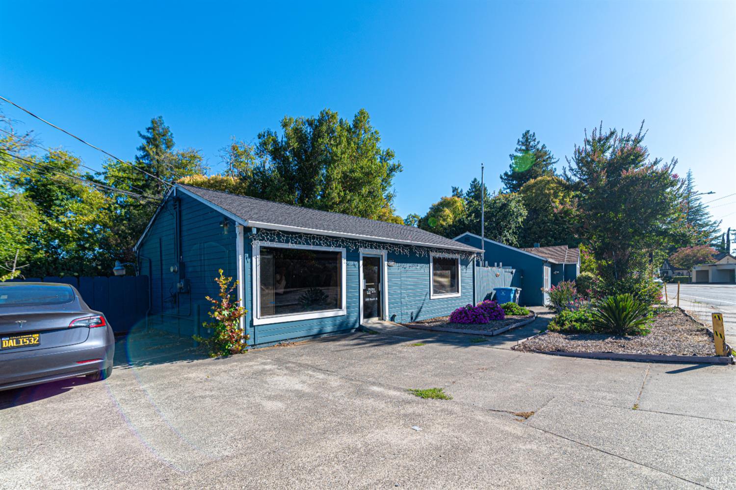 1852 4th Street Santa Rosa, CA 95404 - Photo 5 of 39 a front view of a house with yard