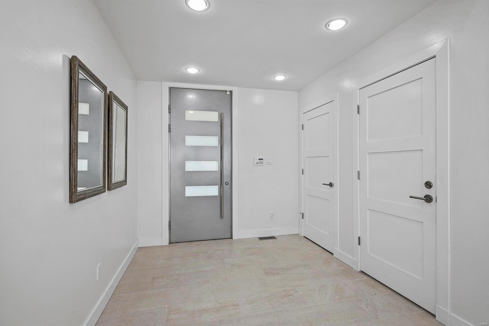 309 South Spoede Road Creve Coeur, MO 63141 - Photo 3 of 48