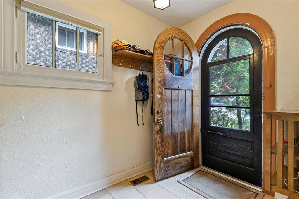 1247 Murdoch Road Pittsburgh, PA 15217 - Photo 5 of 36