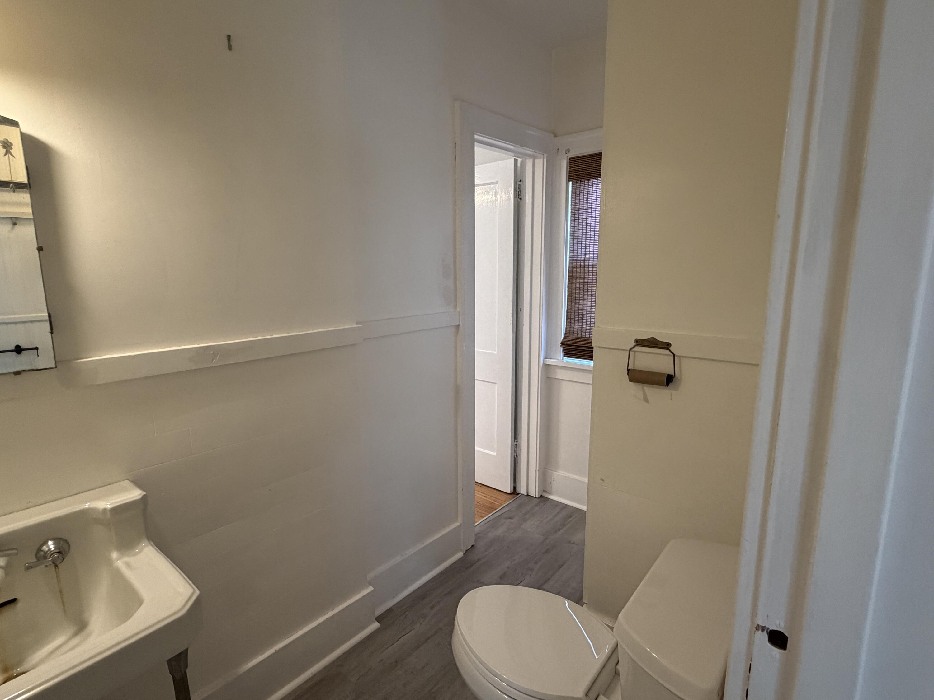 321 Inkster Avenue Kalamazoo, MI 49001 - Photo 24 of 48 Bathroom