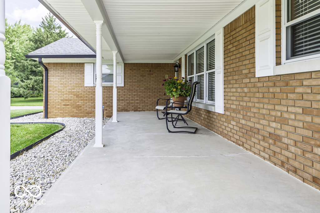 751 Braugham Road Indianapolis, IN 46227 - Photo 4 of 32 Gallery Image 4