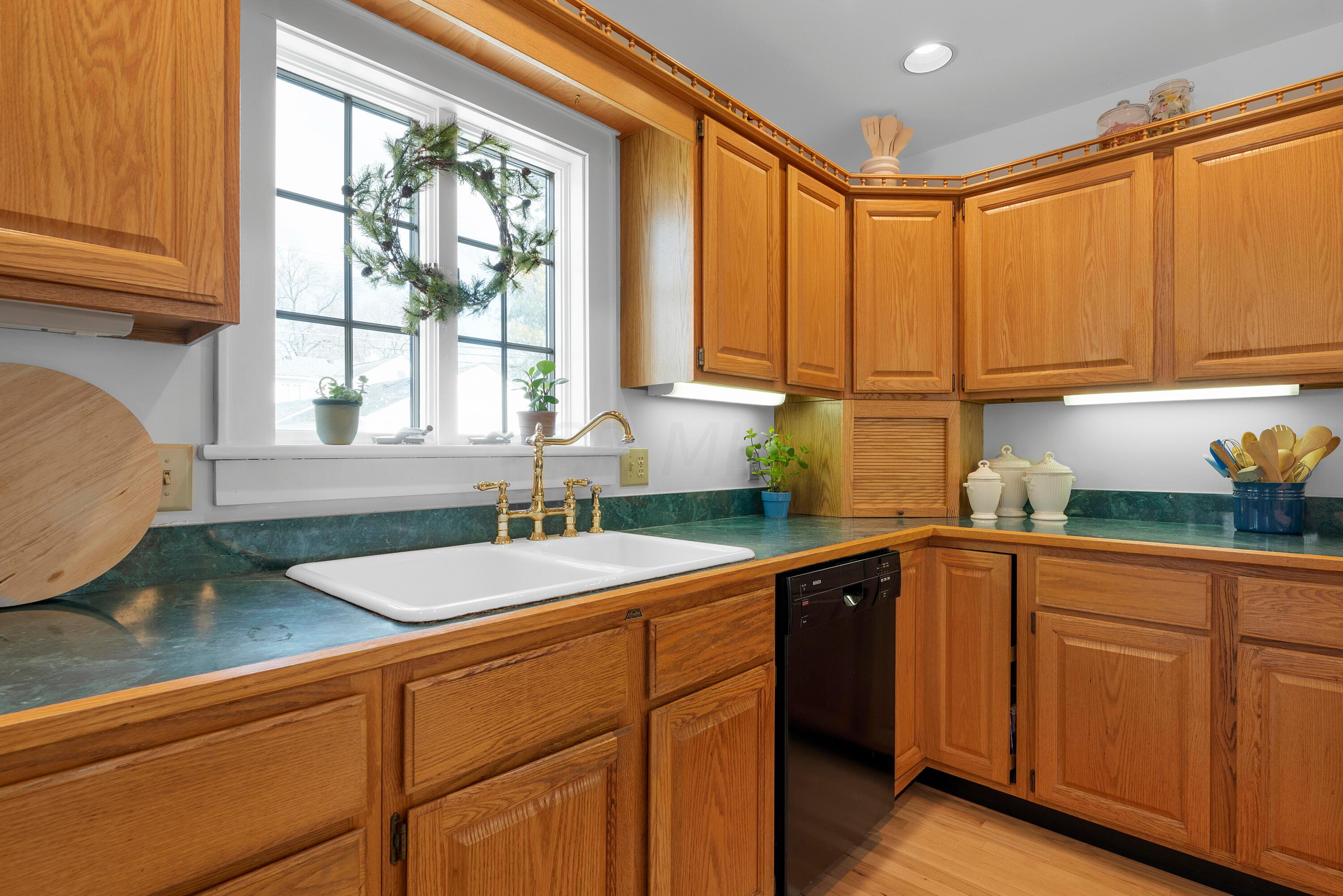 1618 Doone Road Columbus, OH 43221 - Photo 18 of 37 Kitchen