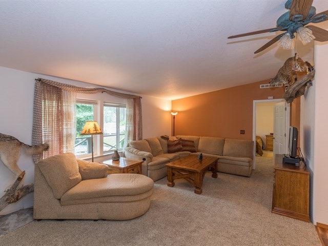 13717 East Bridges Road Elk, WA 99009 - Photo 5 of 20