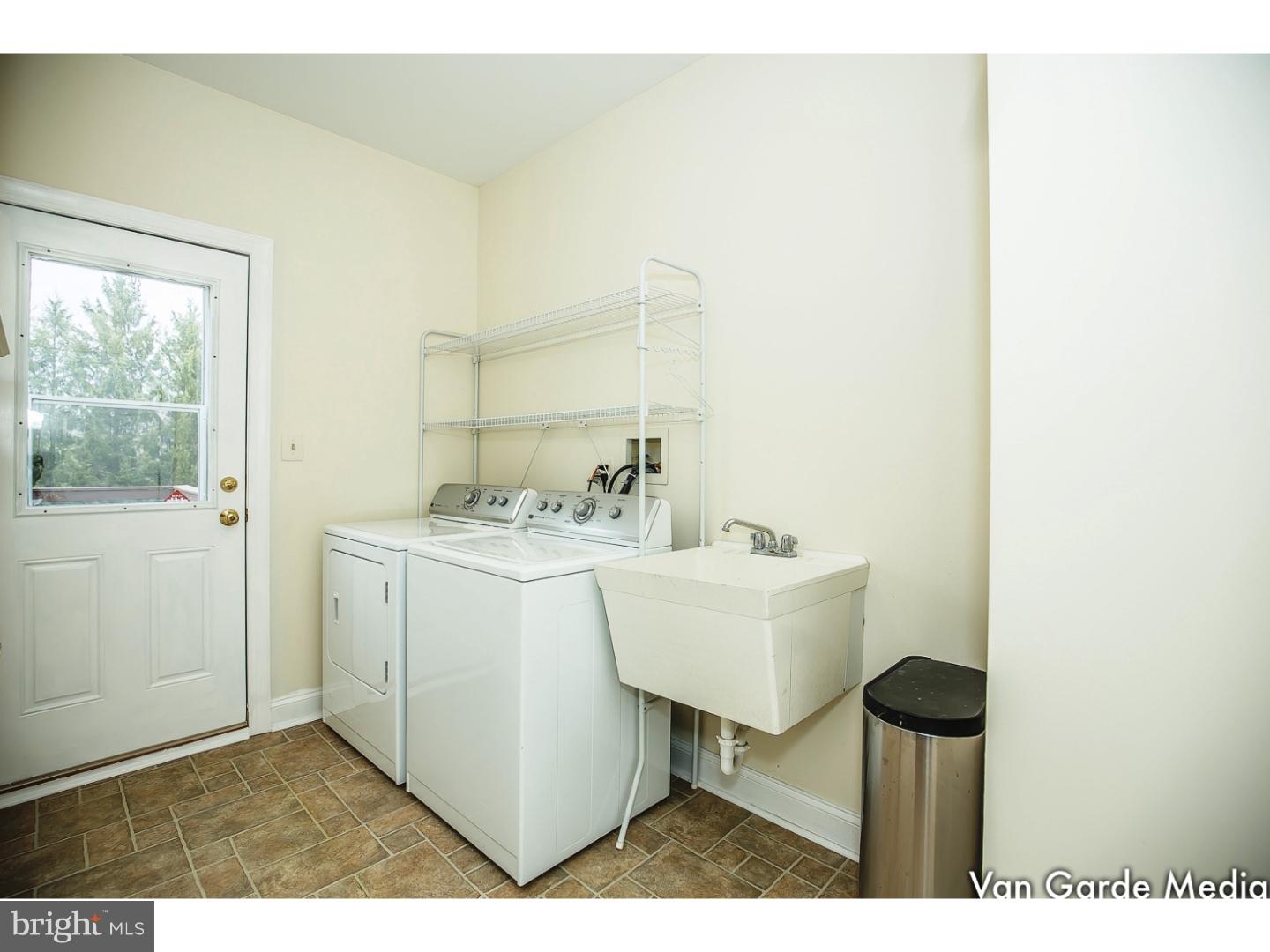 31 Springbrook Lane Newark, DE 19711 - Photo 8 of 25 Laundry Room