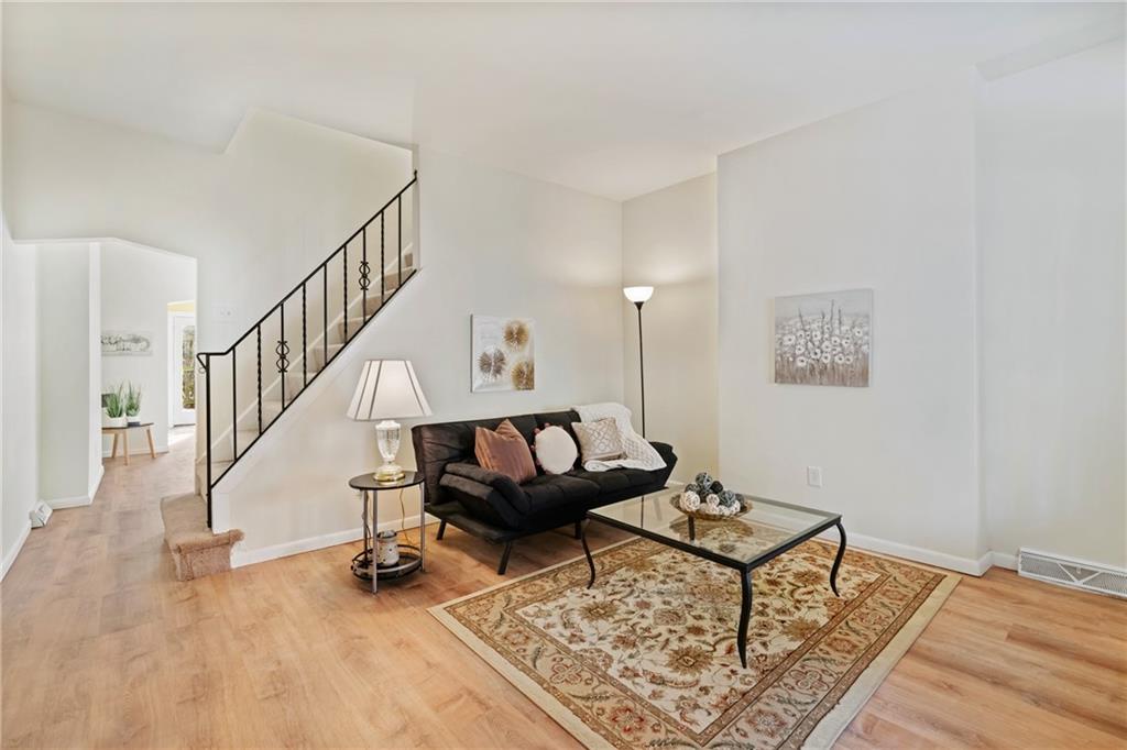 9 Edith Place Pittsburgh, PA 15213 - Photo 4 of 25 a living room with furniture and wooden floor