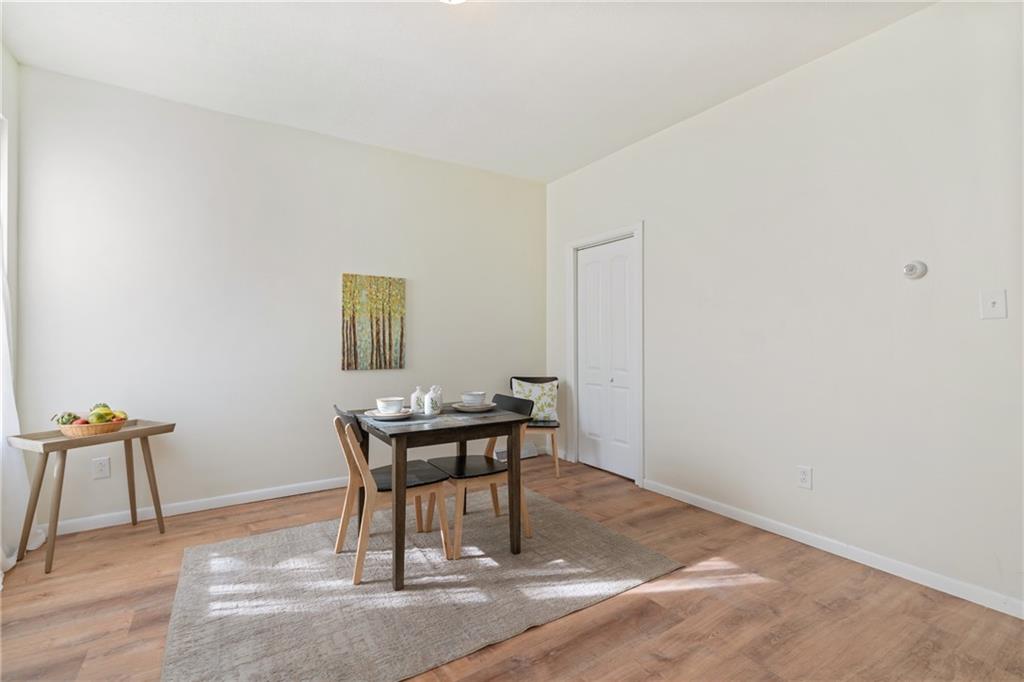 9 Edith Place Pittsburgh, PA 15213 - Photo 8 of 25 a workspace with furniture and window