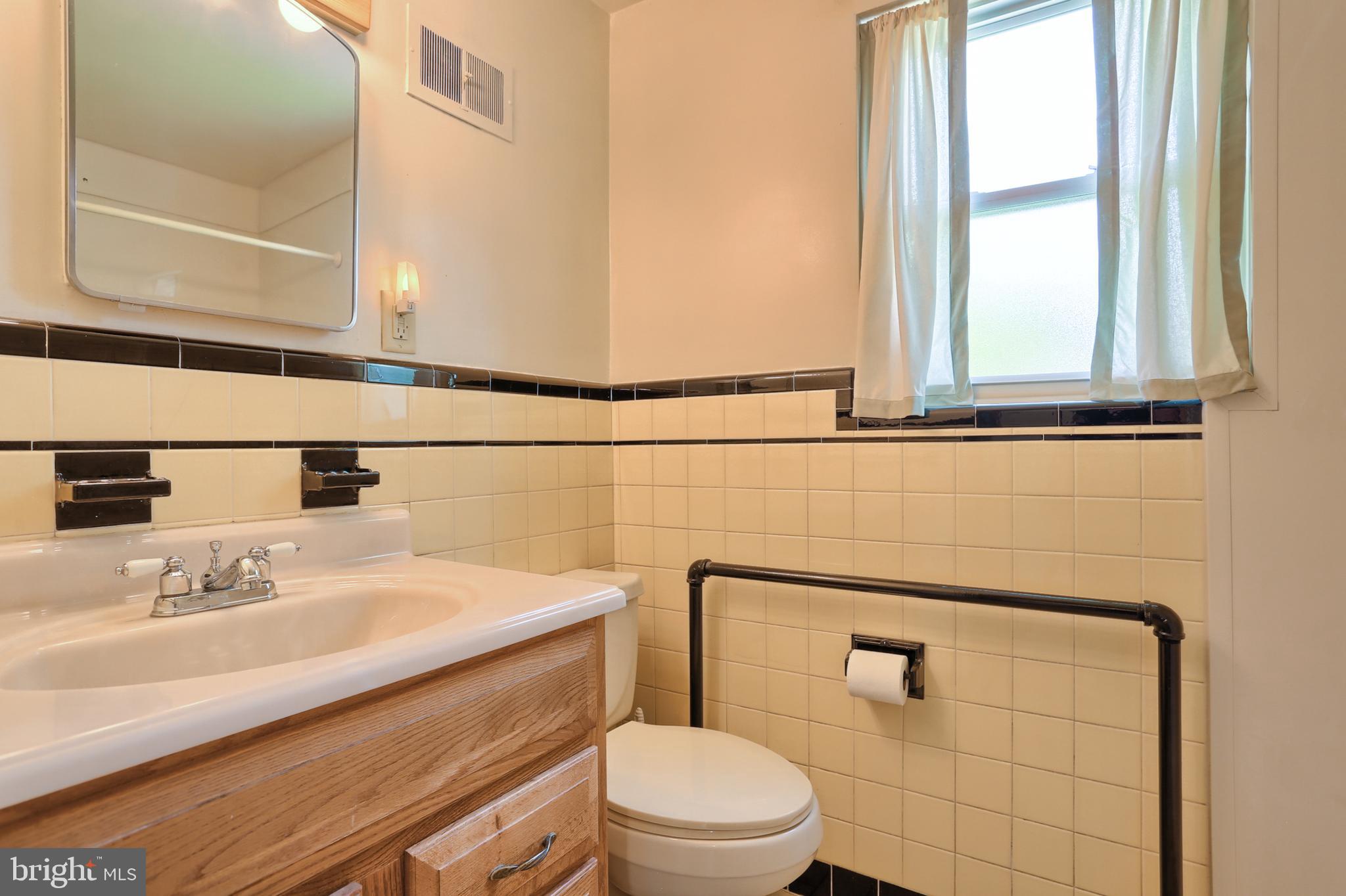 3003 Market Street Road Harrisburg, PA 17103 - Photo 17 of 27 1st Floor Full Bathroom
