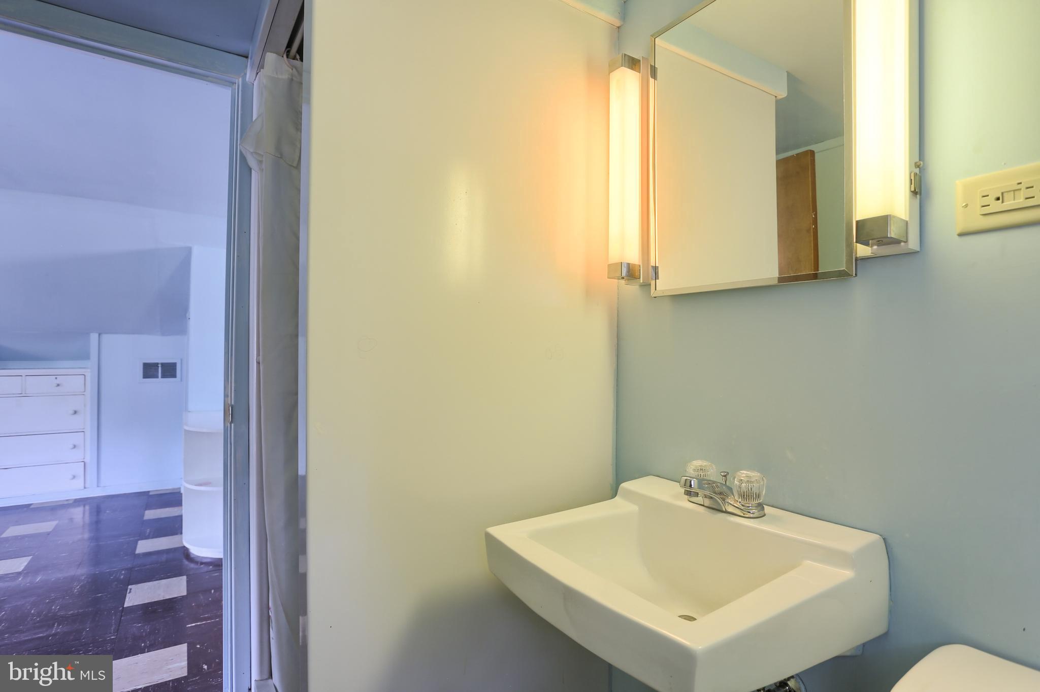 3003 Market Street Road Harrisburg, PA 17103 - Photo 20 of 27 Dormer - Full Bathroom