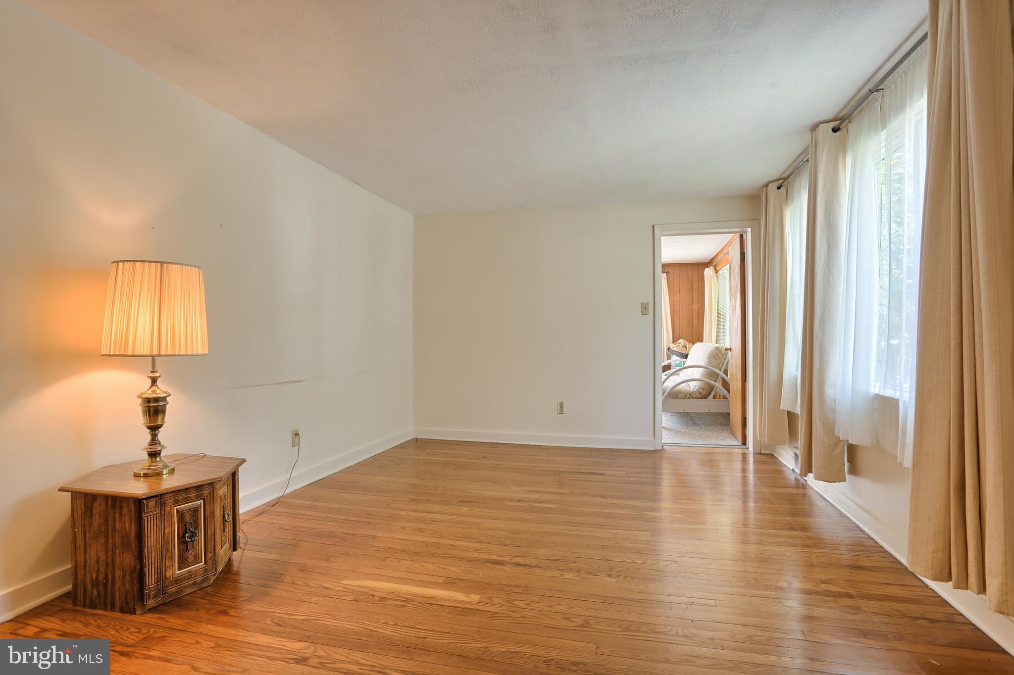 3003 Market Street Road Harrisburg, PA 17103 - Photo 5 of 27 Living Room