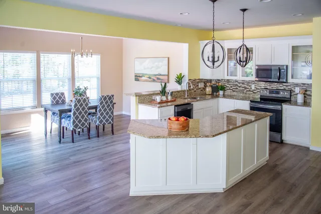 $525,000 | 15212 Fairen Lane, Colonial Heights, VA 23834